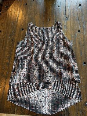 White House Black Market Black Sleeveless Graphic Print Hi-Lo Tank